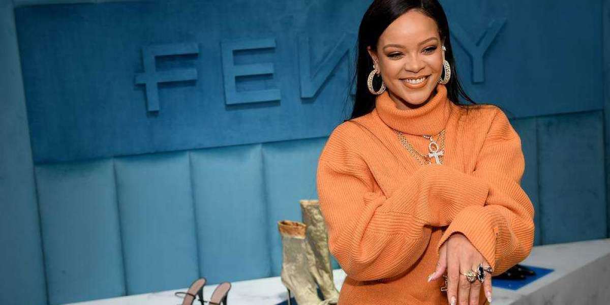 Rihanna Is Expanding Her Empire And Trademarks 'Fenty Hair'