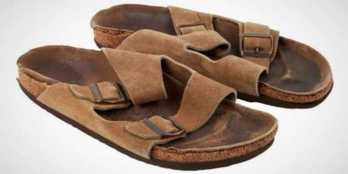 Steve Jobs’ old sandals sold at auction for R3.8 million