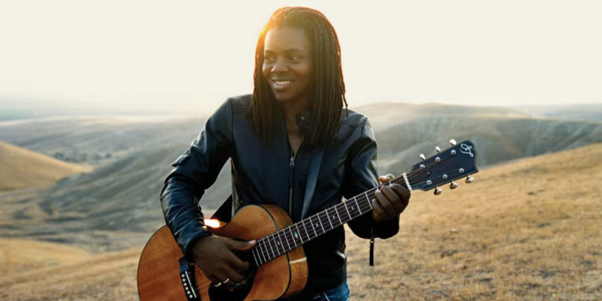 Tracy Chapman Becomes First Black Songwriter to Win CMA Song of the Year